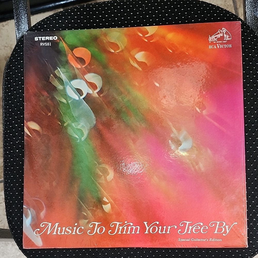 VINTAGE 1966 "MUSIC TO TRIM THE TREE BY" VINYL RECORD